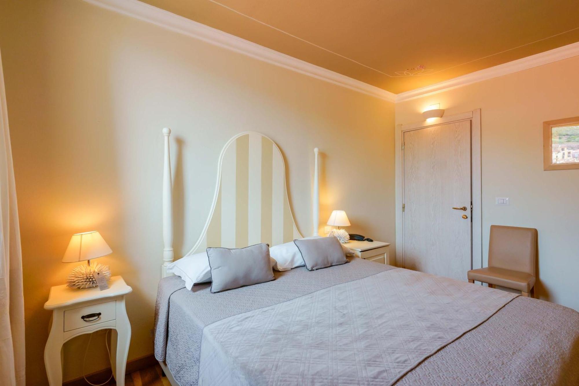 Hotel Palazzo Pischedda Bosa Habitación foto