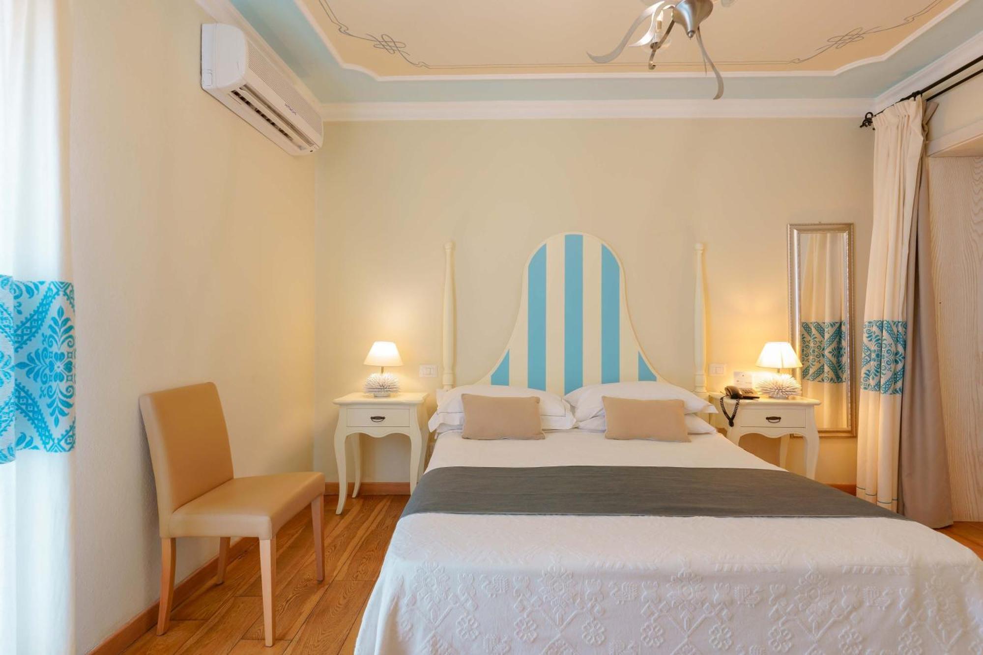 Hotel Palazzo Pischedda Bosa Habitación foto